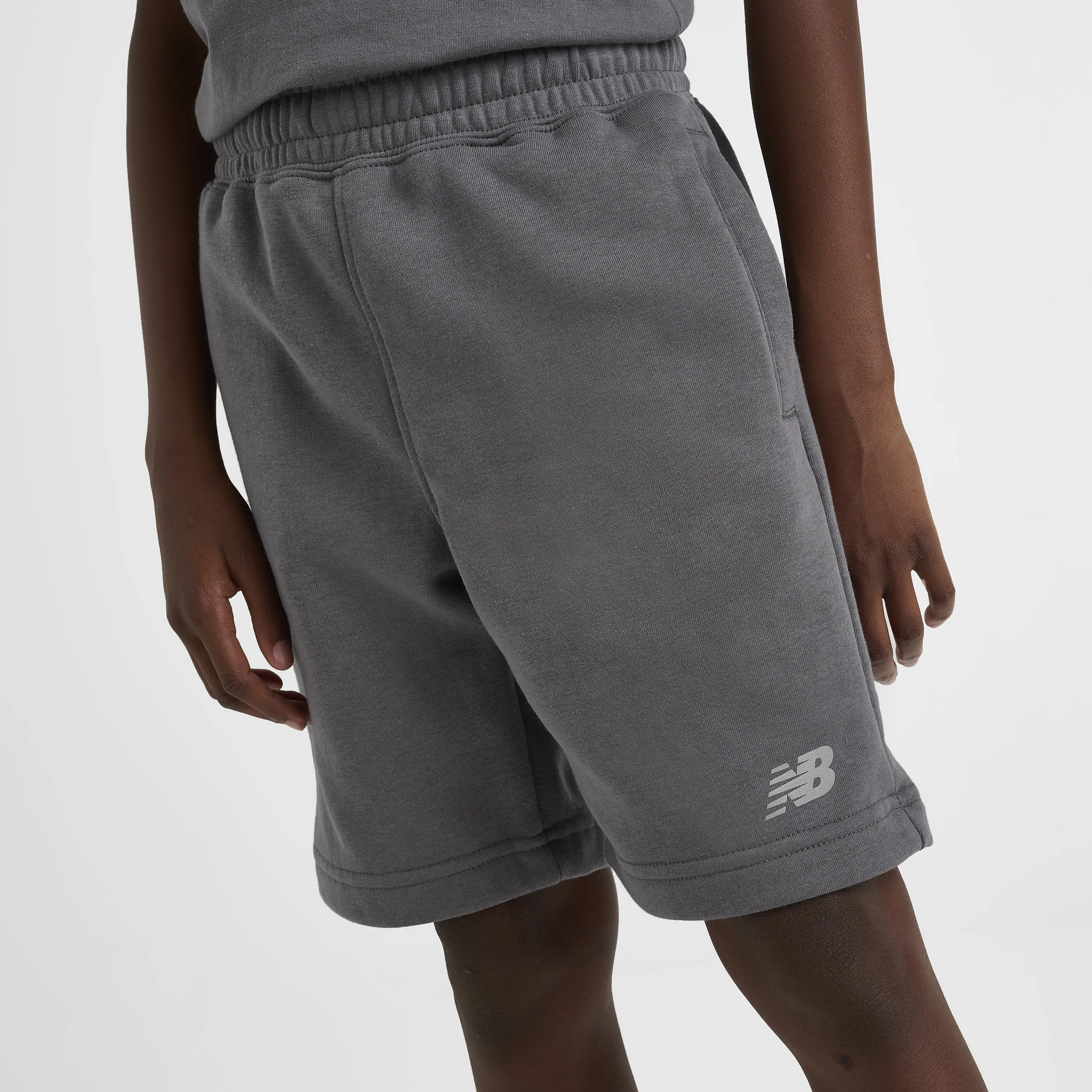New Balance Junior Boys' Small Logo Shorts / Castle Rock