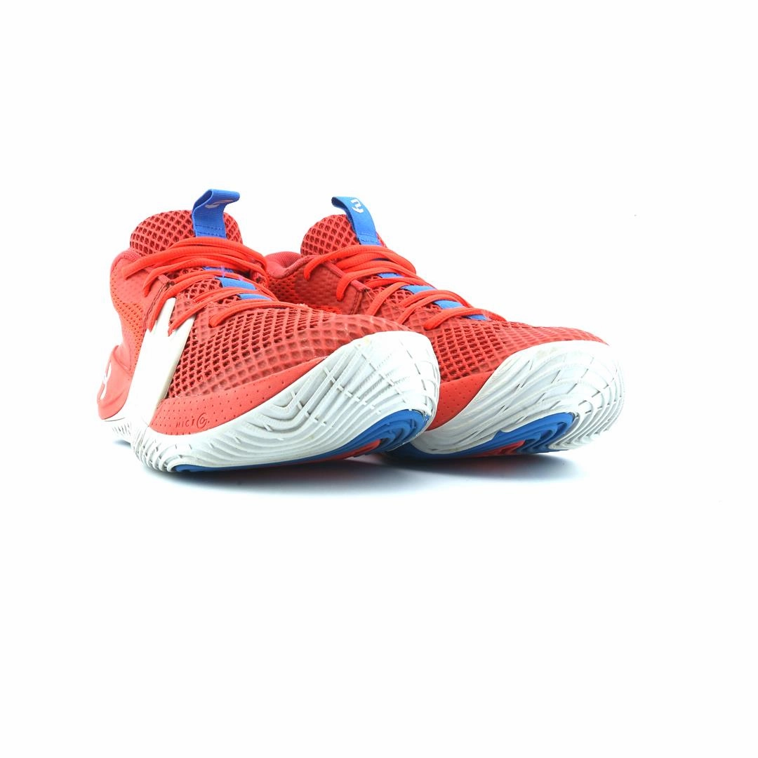 UNDER ARMOUR EMBIID ONE